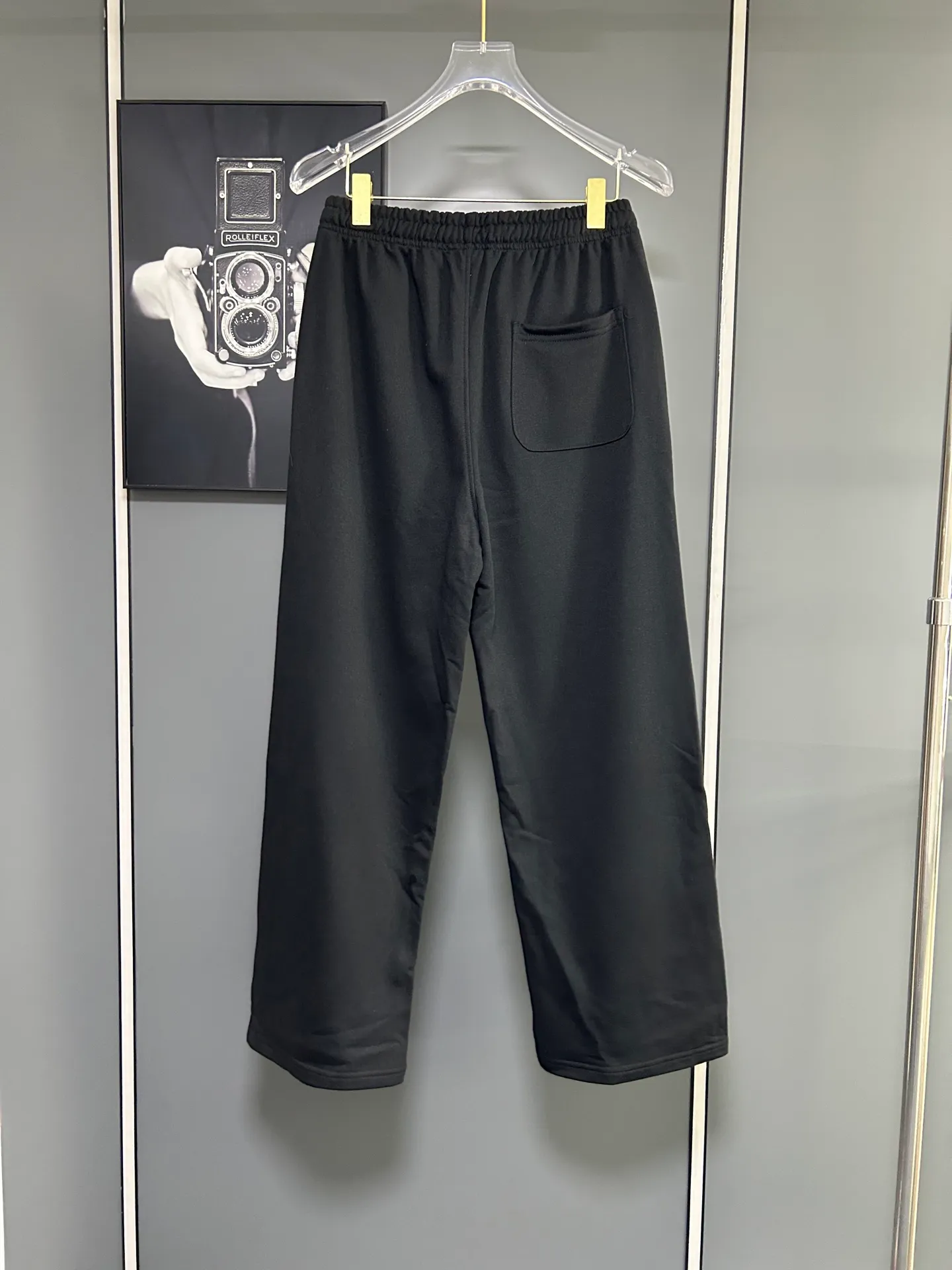 P220 Chrome Hearts 25 new colorful cross-mark loose straight trousers 2025 autumn and winter new embroidered elastic band casual trousers, customized fabrics at the counter. Made of 400g high-version terry fabric, with high breathability and comfort, impeccable details, no pilling and no deformation, brand element design concept, reflecting high quality. It feels delicate and soft! It presents casual tailoring, the same style for men and women, and the upper body shape is awesome! Size: S M L XL Color: Black